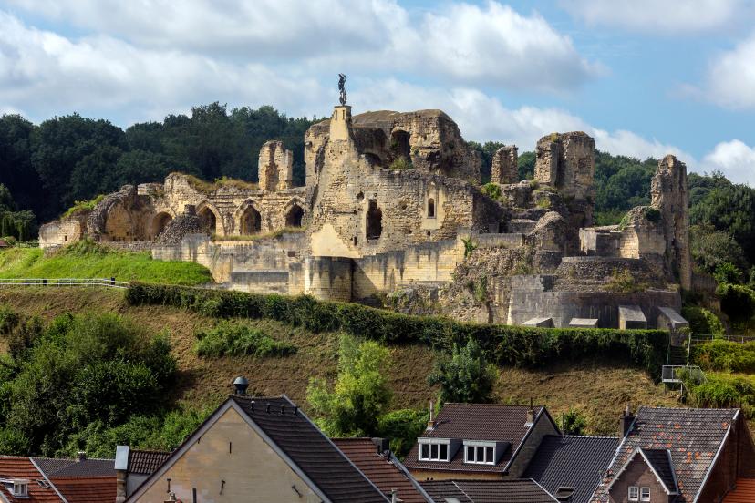 Valkenburg Castle Ruins image 1